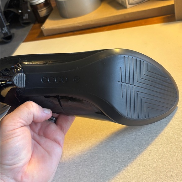 Ecco Danish Design Shiny Black Heels - Picture 8 of 10